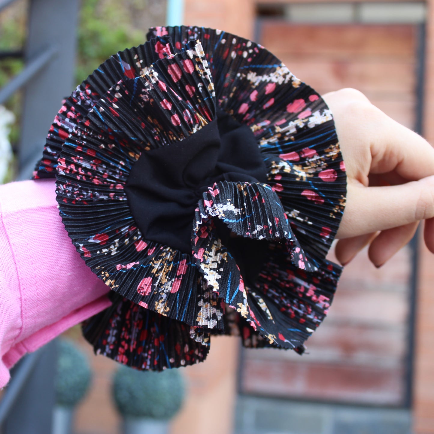 Scrunchie Negro Flores